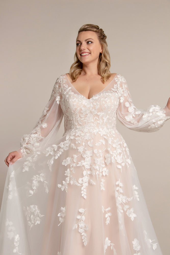Pretty lace balloon sleeve wedding gown | mg-rebecca