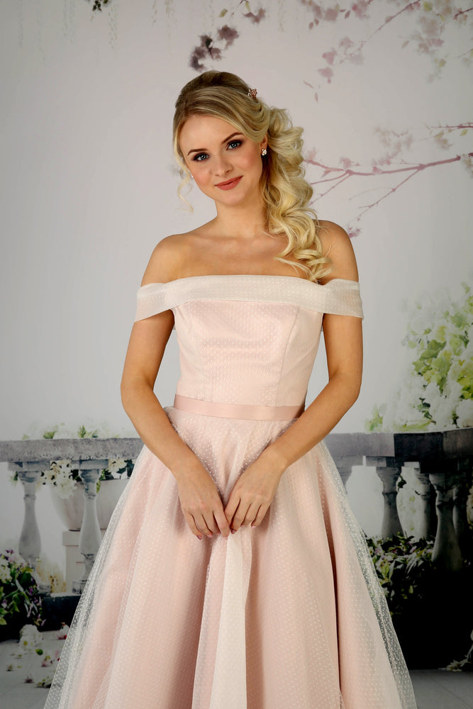 Close up of the Peggy tea length wedding dress' bodice in rose.