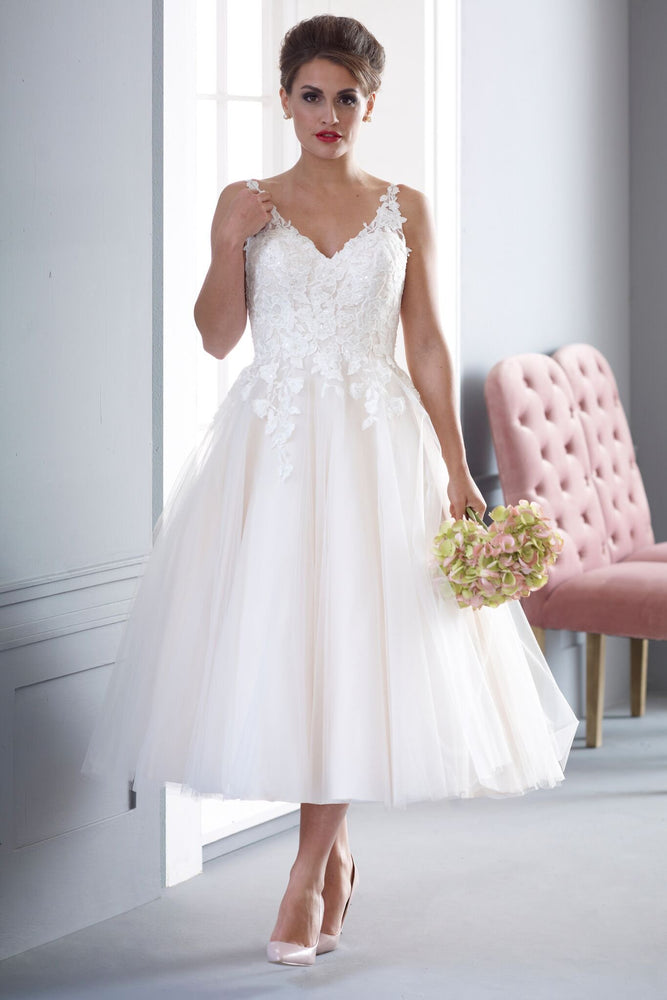 hn-molly Super soft tulle and lace applique wedding gown